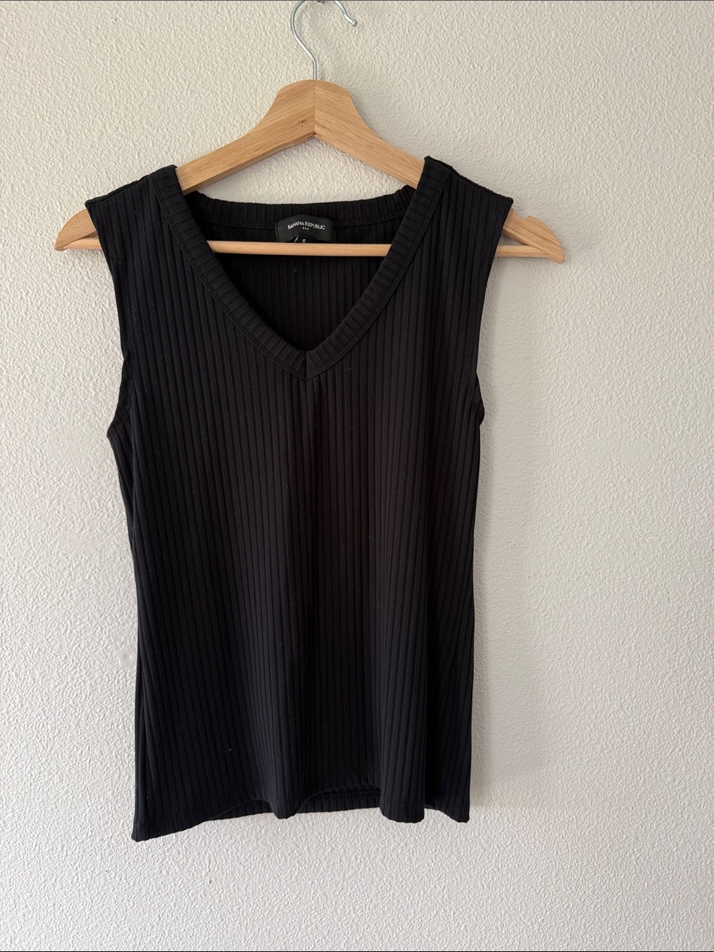 Banana Republic Factory NWOT Black Ribbed V-Neck Sleeveless Tank